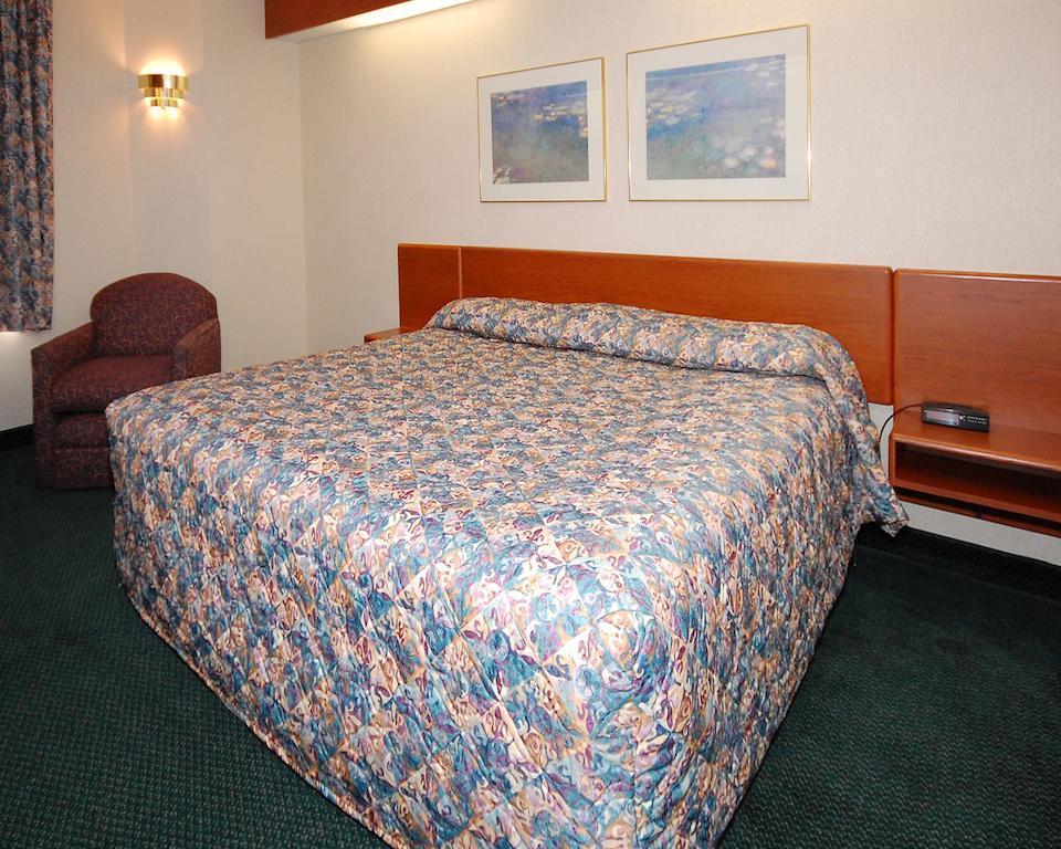Sleep Inn & Suites Bay View Acme - טראוורס סיטי מראה חיצוני תמונה