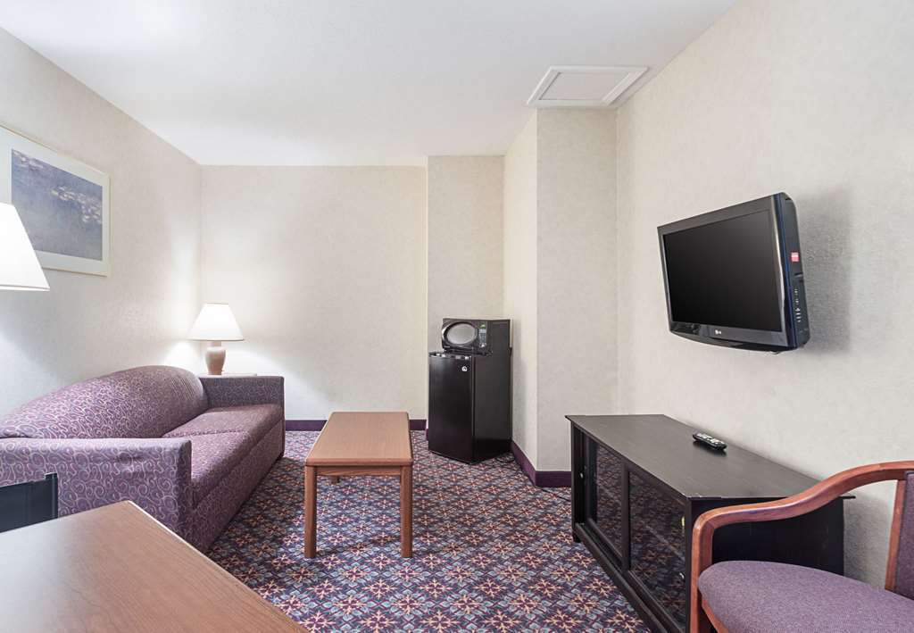 Sleep Inn & Suites Bay View Acme - טראוורס סיטי חדר תמונה
